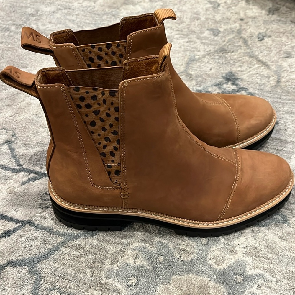 Toms Chestnut Suede Chelsea Boots